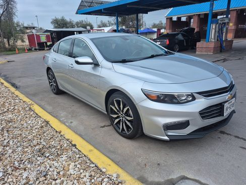 Used 2018 Chevrolet Malibu LT image 9