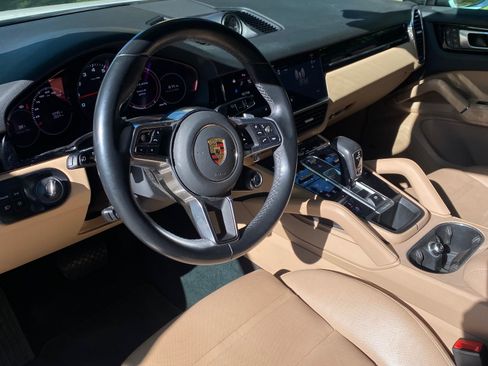Used 2022 Porsche Cayenne Coupe AWD/4WD image 13