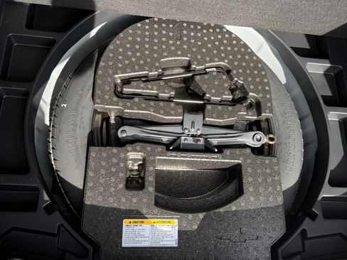 Used 2022 Toyota Corolla Cross XLE w/ Black Badges Package (TMS) image 16