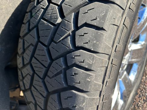 Used 2015 Chevrolet Suburban LTZ image 14