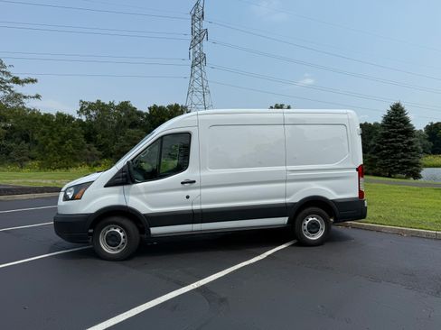 Used 2019 Ford Transit 150 130 Medium Roof RWD image 4