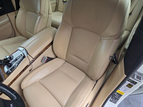 Used 2015 BMW 750i xDrive w/ M Sport Edition image 11