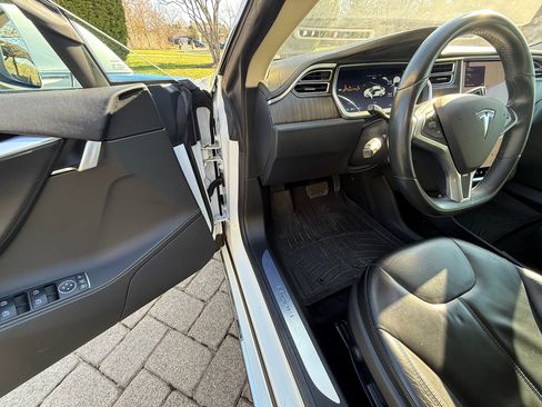 Used 2014 Tesla Model S image 25