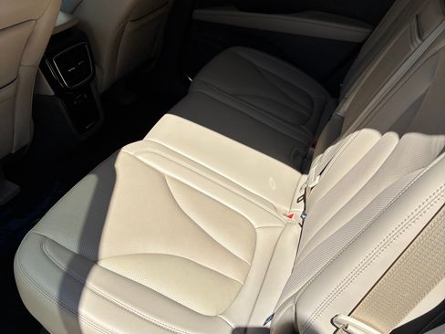 Used 2023 Lincoln Nautilus Reserve image 10