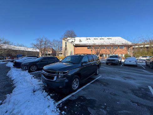 Used 2019 Chevrolet Suburban LT image 1