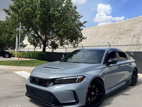 Used 2024 Honda Civic Type R image 2