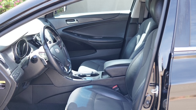 Used 2013 Hyundai Sonata SE w/ Navigation & Sunroof Pkg FWD image 5