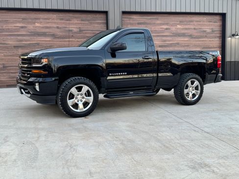 Used 2017 Chevrolet Silverado 1500 LT w/ LT Convenience Package image 2