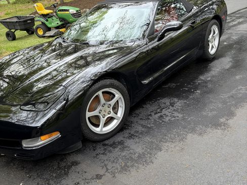 Used 2000 Chevrolet Corvette Convertible RWD image 11