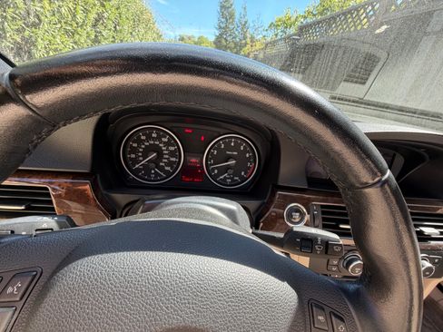 Used 2011 BMW 328i Convertible image 6