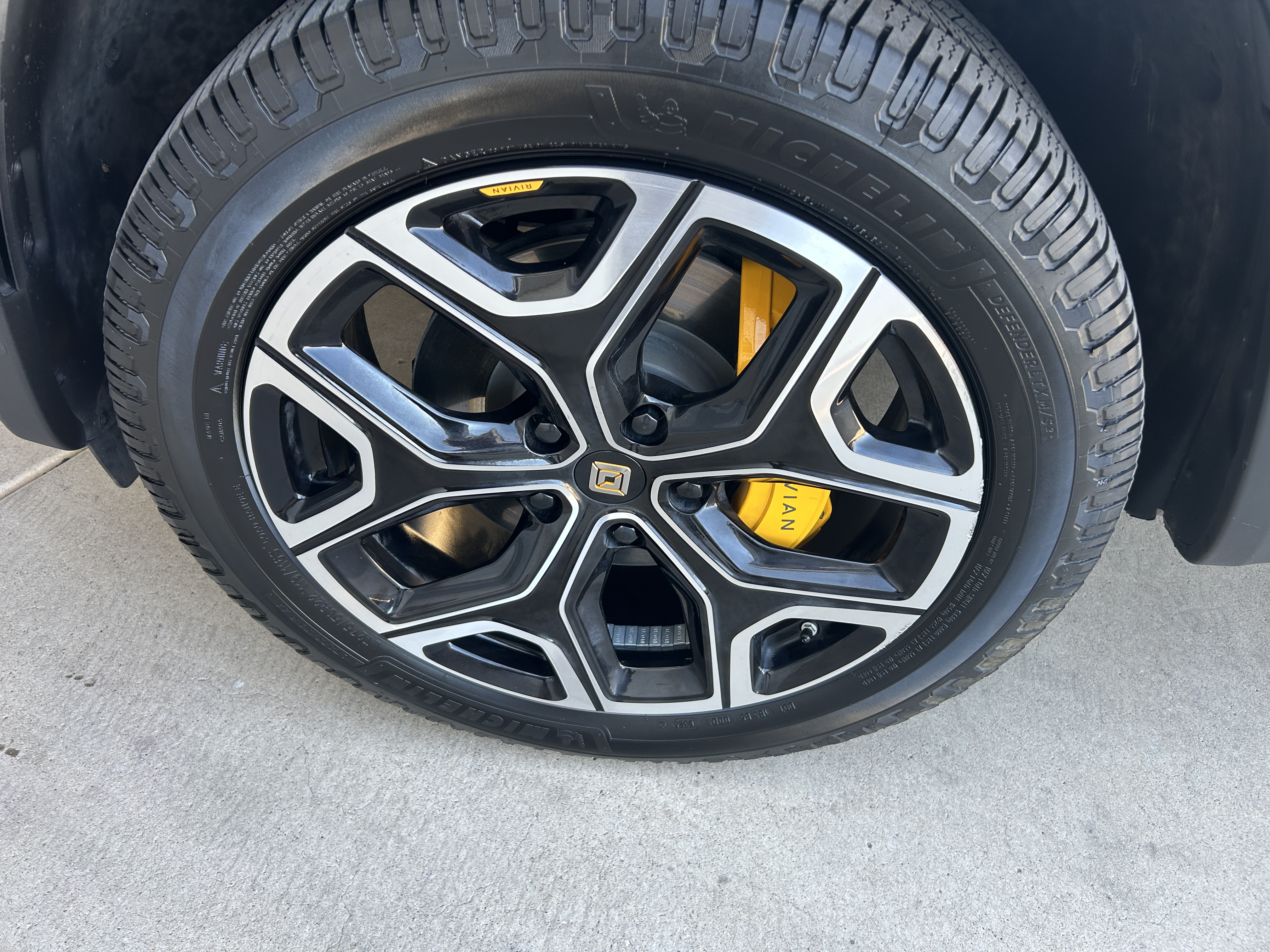 Used 2022 Rivian R1S Launch Edition AWD/4WD image 20