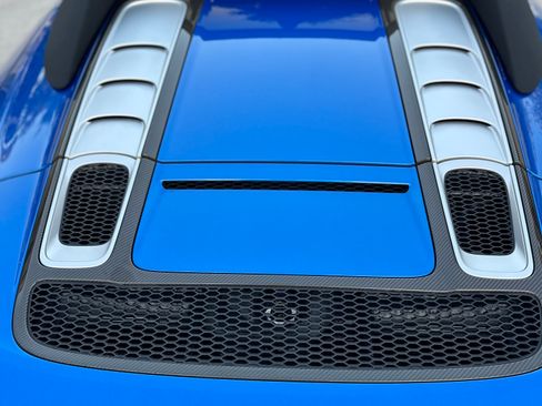 Used 2021 Audi R8 V10 w/ Premium Package image 9