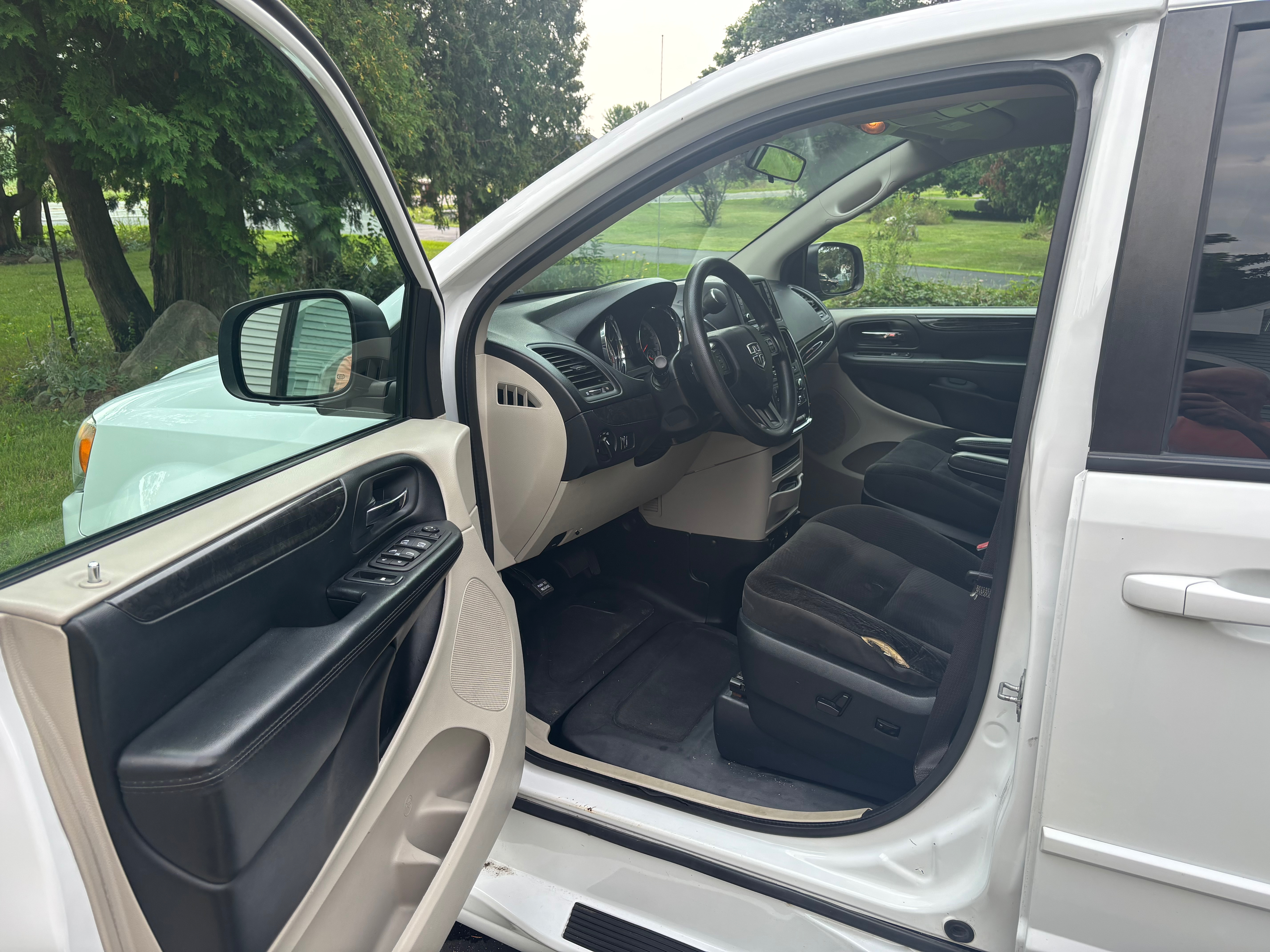 Used 2017 Dodge Grand Caravan SE w/ Power Window Group FWD image 6