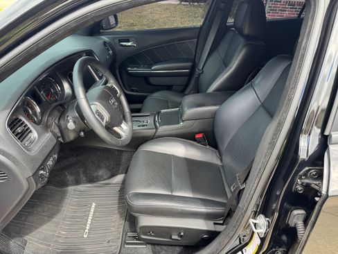 Used 2014 Dodge Charger R/T RWD image 9