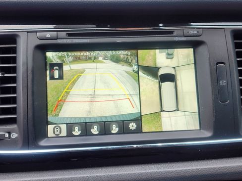 Used 2016 Kia Sedona SX image 19