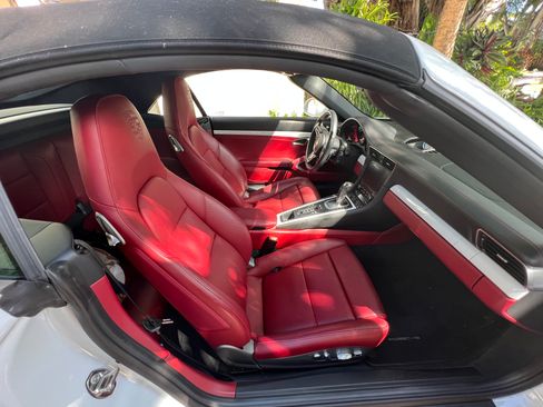 Used 2017 Porsche 911 4 Cabriolet AWD/4WD image 12
