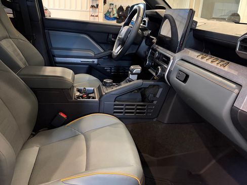 Used 2025 Toyota 4Runner Trailhunter image 18