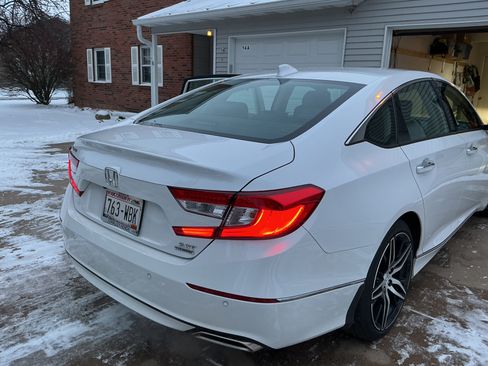 Used 2021 Honda Accord Touring image 8