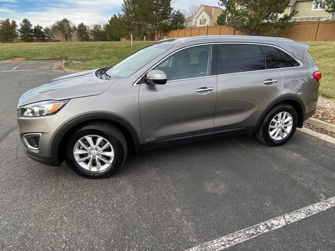 Used 2016 Kia Sorento LX image 1