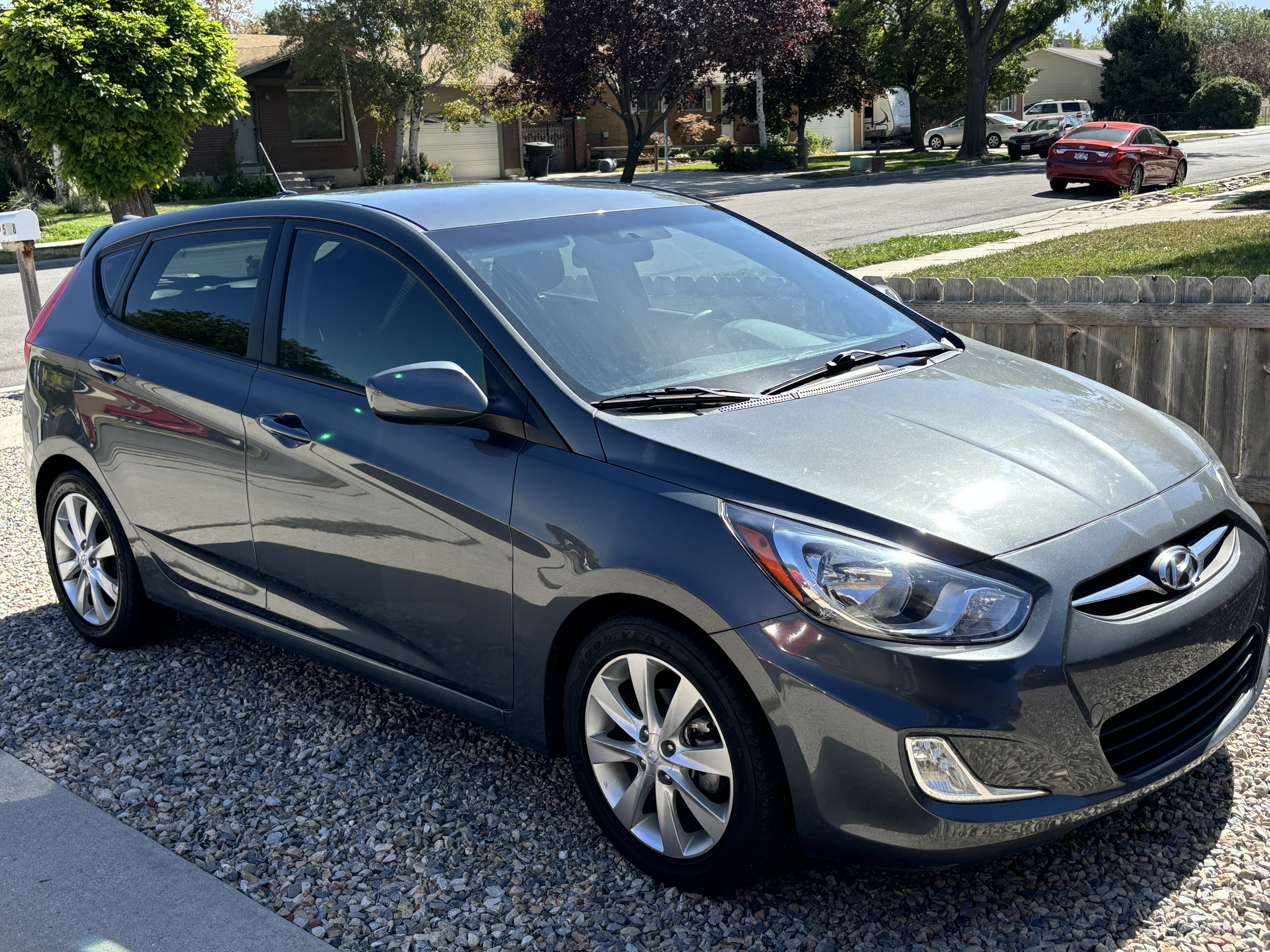 Used 2012 Hyundai Accent SE FWD image 4