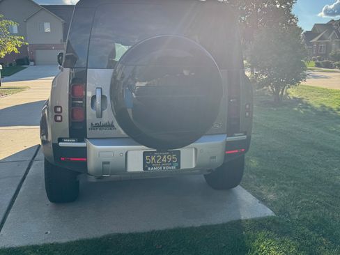 Used 2022 Land Rover Defender 110 image 8