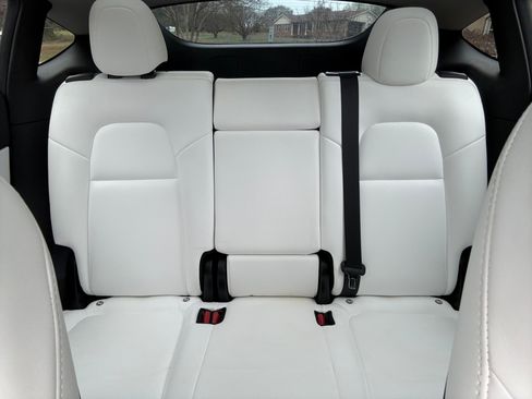 Used 2020 Tesla Model Y Long Range image 12