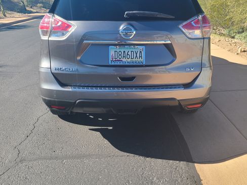 Used 2016 Nissan Rogue SV image 4