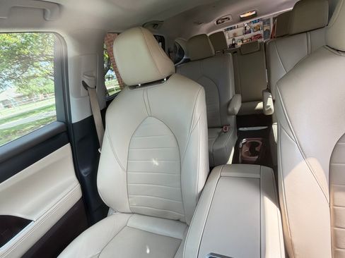 Used 2021 Toyota Highlander XLE FWD image 12