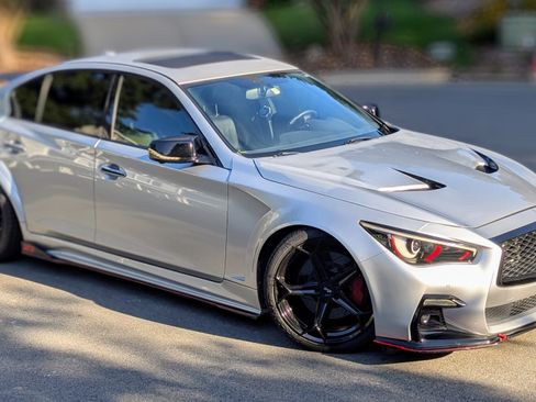 Used 2018 INFINITI Q50 Red Sport 400 w/ Sensory Package (Sport) image 2