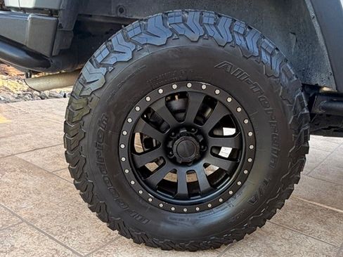 Used 2012 Jeep Wrangler Unlimited Rubicon image 6