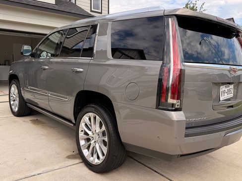 Used 2018 Cadillac Escalade Premium Luxury image 4