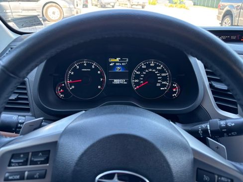 Used 2013 Subaru Outback 2.5i Limited w/ Popular Pkg 2 AWD/4WD image 9