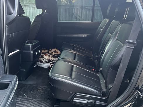 Used 2021 Ford Expedition XLT image 12