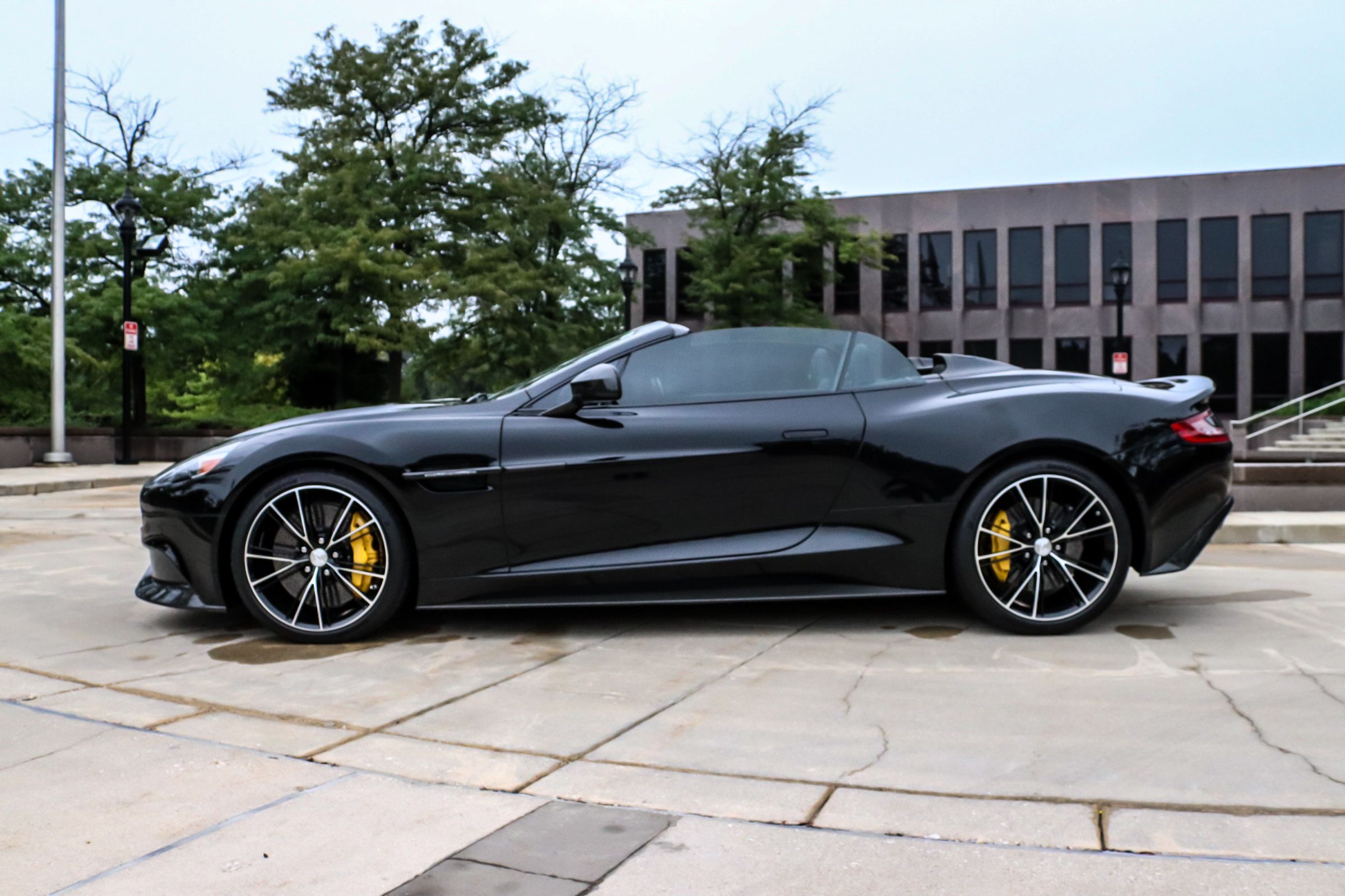 Used 2015 Aston Martin Vanquish Volante RWD image 5