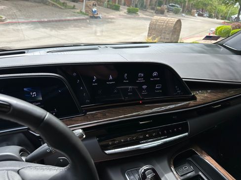 Used 2024 Cadillac Escalade Sport Platinum image 13