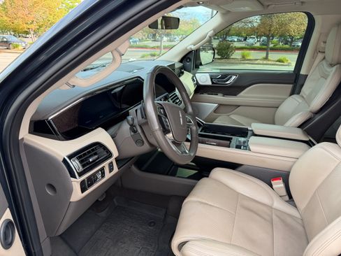 Used 2024 Lincoln Navigator L Reserve AWD/4WD image 9