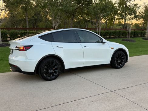 Used 2021 Tesla Model Y Long Range AWD/4WD image 5