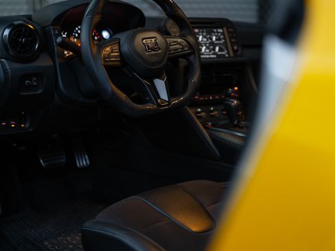 Used 2017 Nissan GT-R Premium AWD/4WD image 6