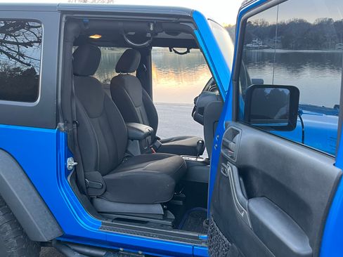 Used 2016 Jeep Wrangler Sport image 17