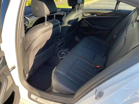 Used 2020 BMW 530e w/ M Sport Package image 4