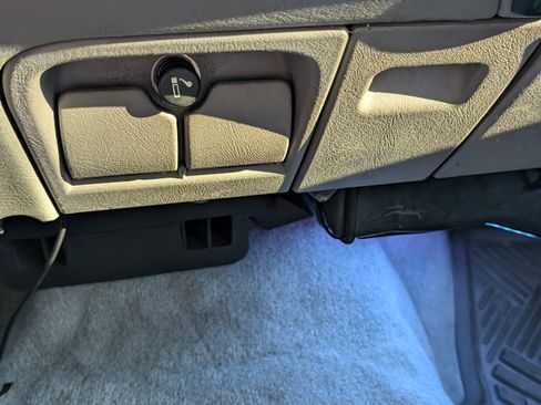 Used 1999 Chevrolet Tahoe 4WD 2-Door w/ Preferred Equipment Group image 21