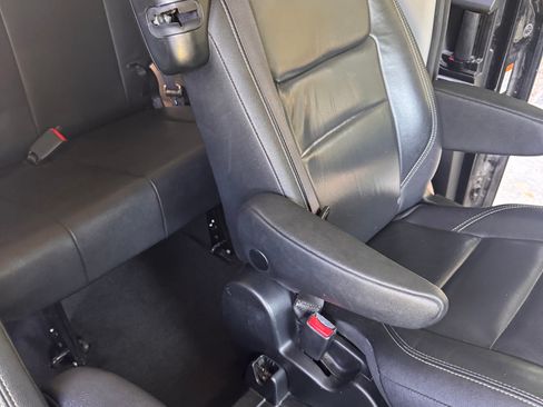 Used 2019 Toyota Sienna SE w/ Carpet Mat Package FWD image 11
