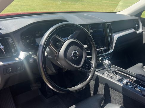Used 2019 Volvo XC60 T5 Momentum w/ Multimedia Package AWD/4WD image 9