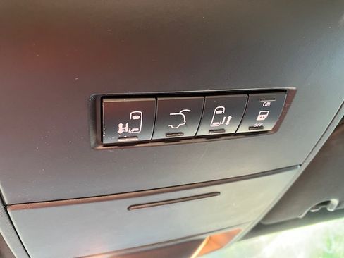 Used 2017 Dodge Grand Caravan SXT image 20