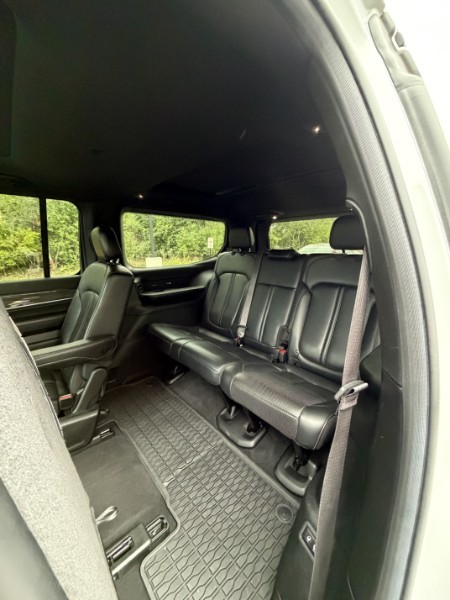 Used 2022 Jeep Wagoneer Series III w/ Premium Group I AWD/4WD image 19
