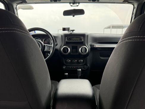 Used 2018 Jeep Wrangler Rubicon AWD/4WD image 9
