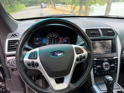 Used 2014 Ford Explorer Limited w/ Equipment Group 302A AWD/4WD image 16