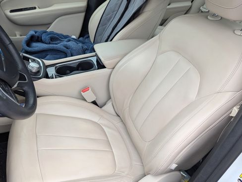 Used 2015 Chrysler 200 C image 4