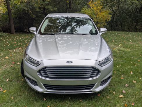 Used 2015 Ford Fusion SE w/ Equipment Group 201A image 5