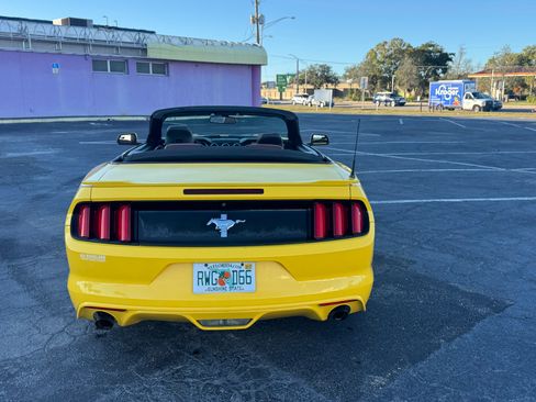 Used 2015 Ford Mustang Convertible image 8